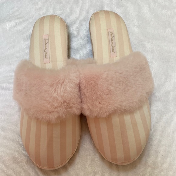 Victoria’s Secret Satin Slippers. Size Small 5-6 - Picture 3 of 3